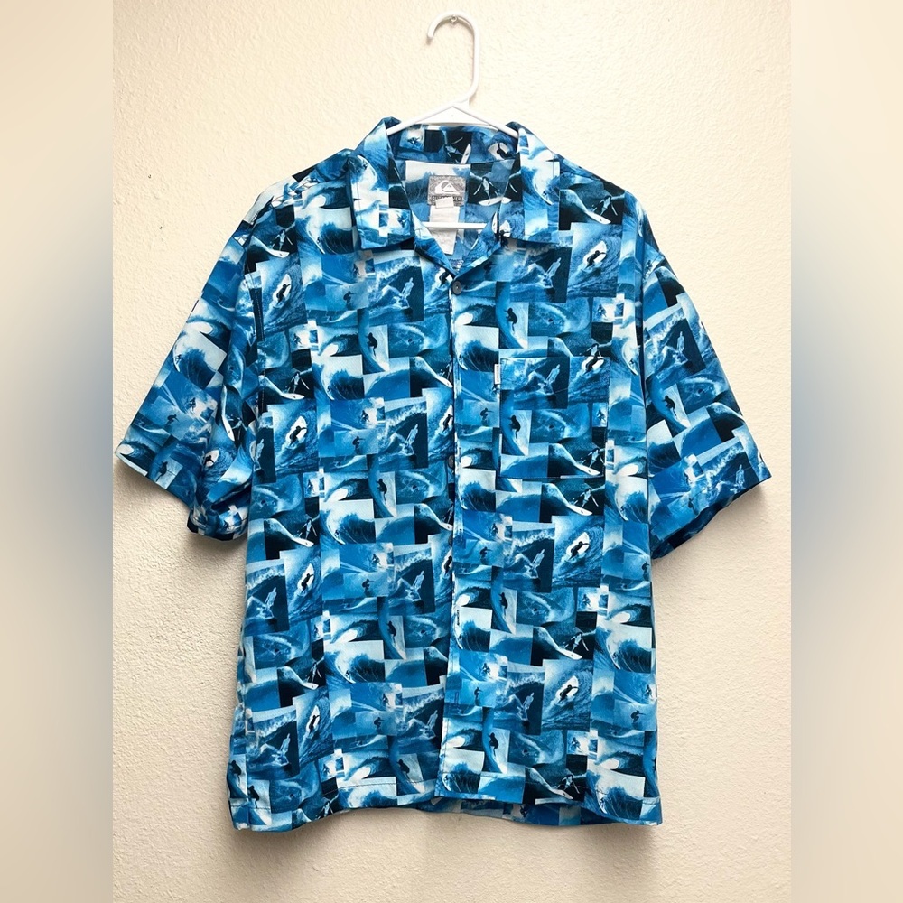 Quiksilver Men's SS Shirt Button Down Hawaiian Surfer Blue RARE EUC Size Medium